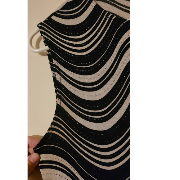 Tapemeasure Blouse Top Large Striped Sleeveless Round Neck Pullover (AI) - Picture 3 of 4